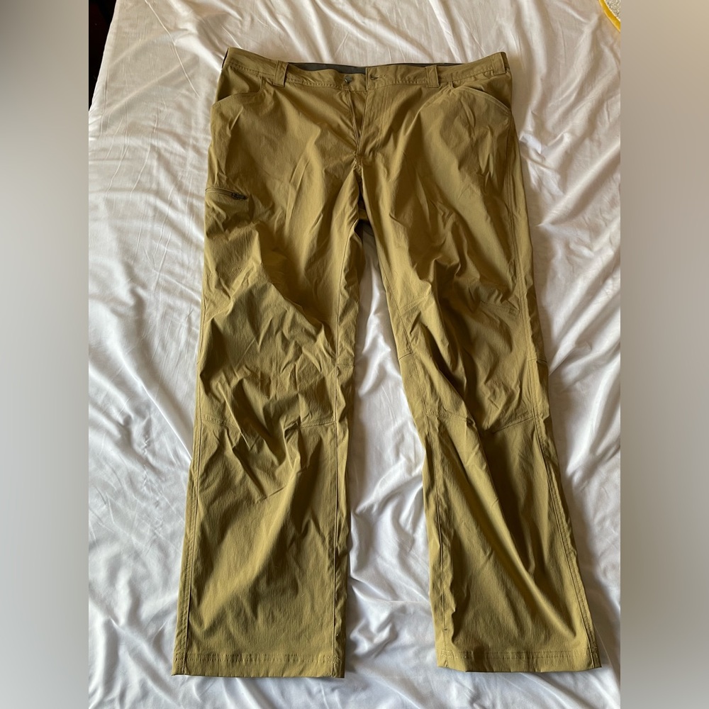 Columbia Men's Khaki Color Outdoor Pants 44x32